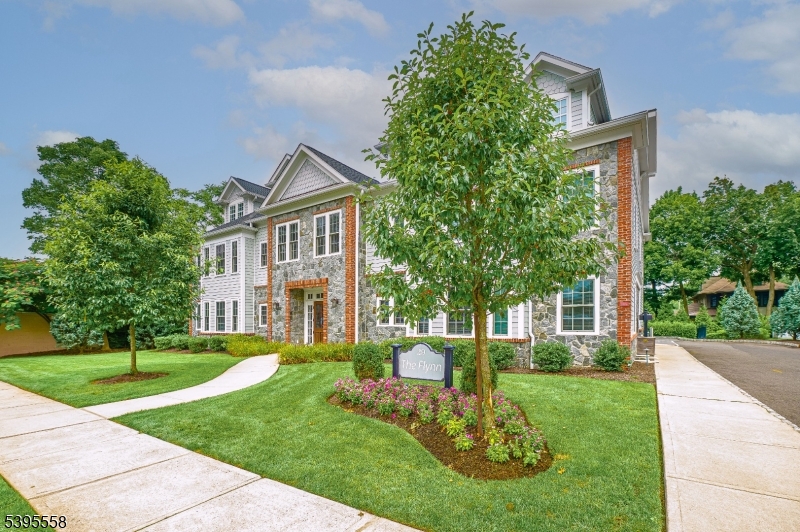 29 Euclid Ave #203, Summit City, NJ 07901