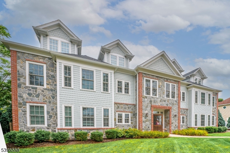 Summit City, NJ 07901,29 Euclid Ave #203