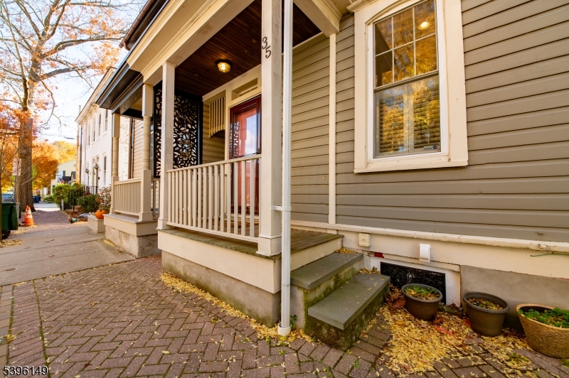 35 Delaware Ave, Lambertville City, NJ 08530