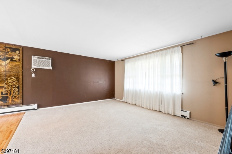 Hopatcong Boro, NJ 07843,7 Tobyhanna Trl