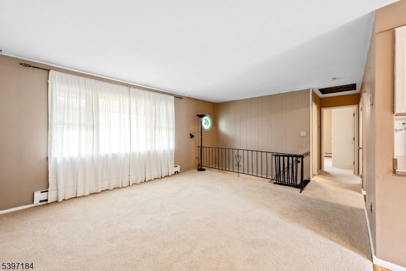 Hopatcong Boro, NJ 07843,7 Tobyhanna Trl