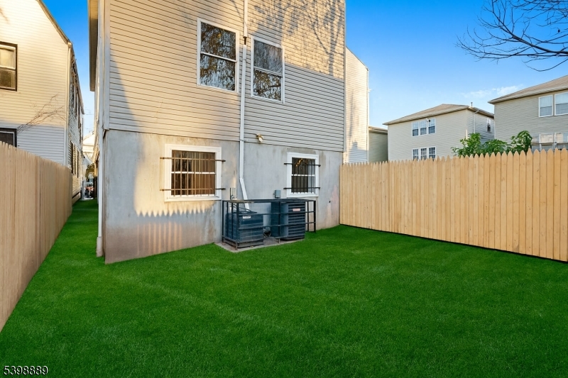 Newark City, NJ 07112,14 Willoughby St