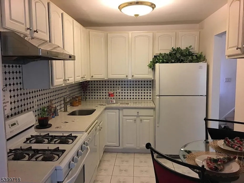 Edison Twp., NJ 08820,5 Pheasant Run