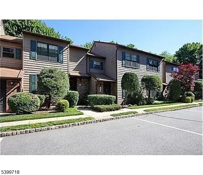 Edison Twp., NJ 08820,5 Pheasant Run