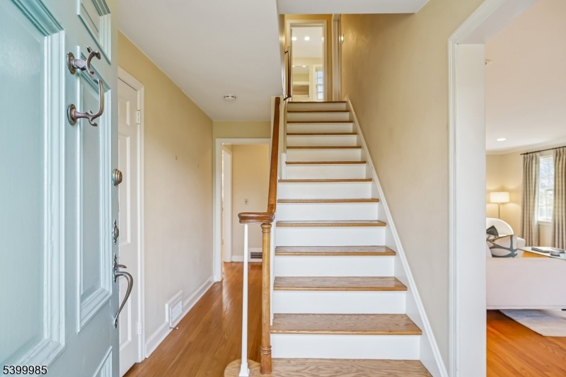 Mountainside Boro, NJ 07092,473 Bayberry Ln