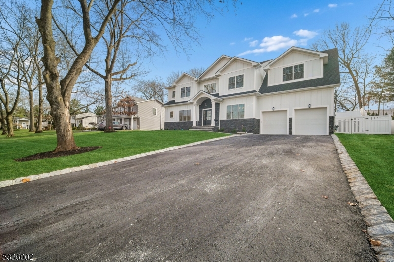 Livingston Twp., NJ 07039,22 Tuxedo Dr