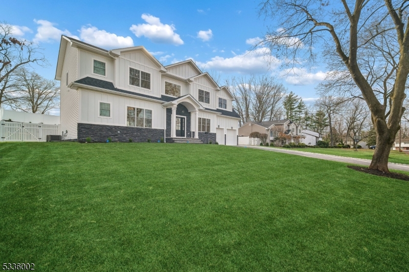 Livingston Twp., NJ 07039,22 Tuxedo Dr