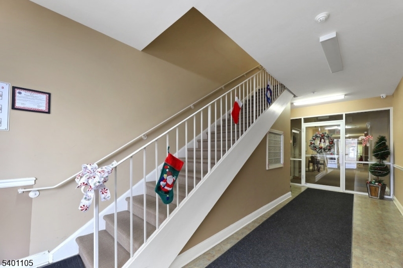 Saddle Brook Twp., NJ 07663,520 Victor St #42