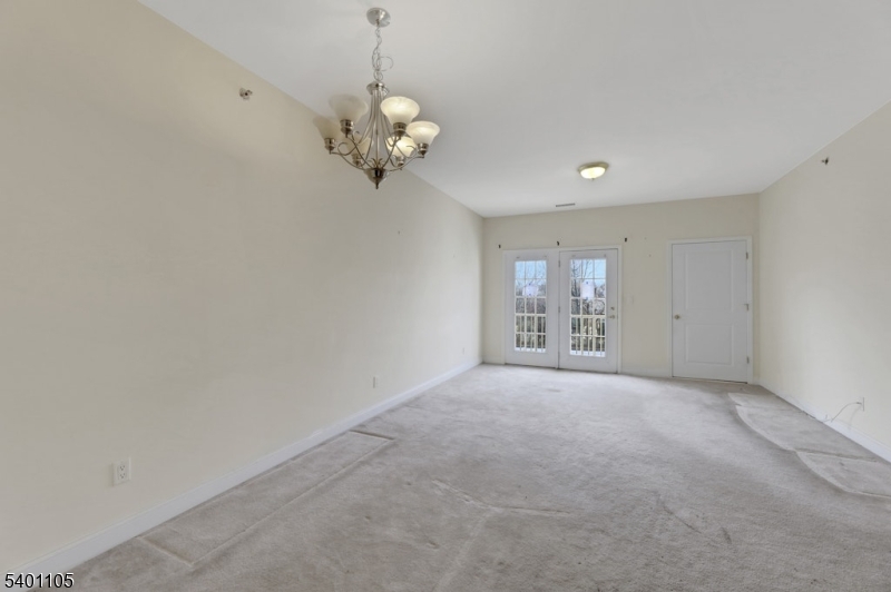 Saddle Brook Twp., NJ 07663,520 Victor St #42