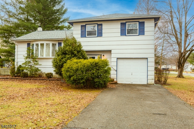 4 Herbert Pl, West Caldwell Twp., NJ 07006