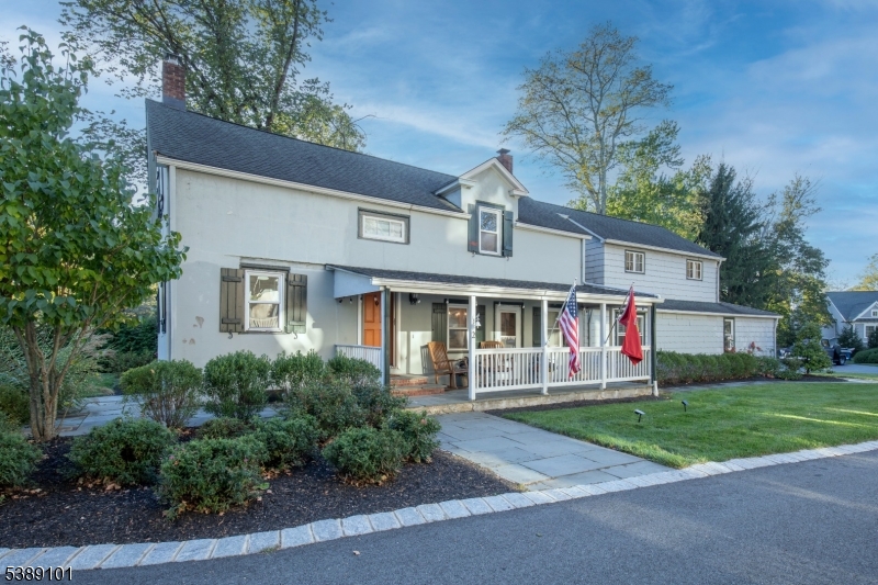 2 Peacock Ln, Mendham Boro, NJ 07945