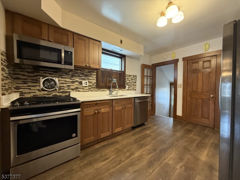 Clifton City, NJ 07011,94 Hadley Ave