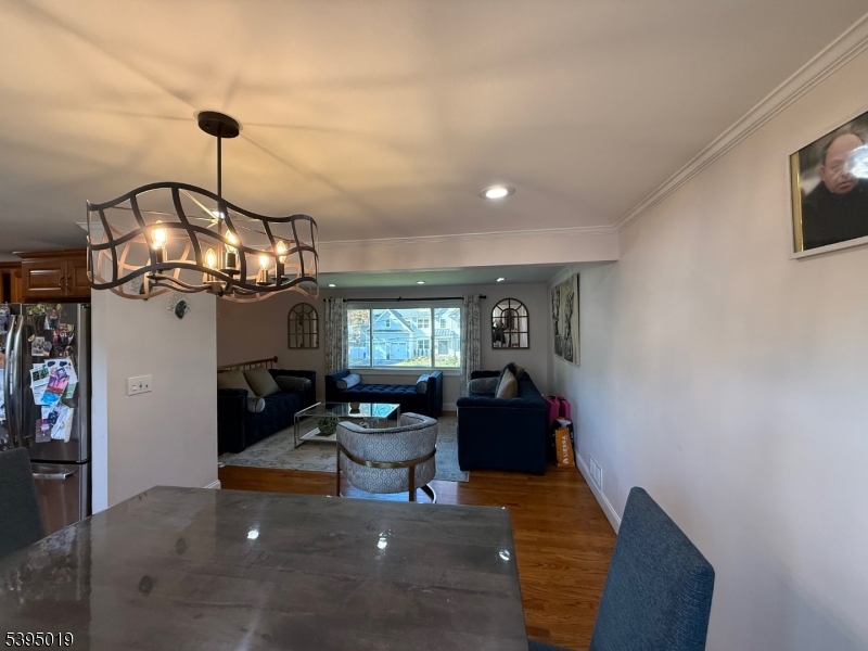 Livingston Twp., NJ 07039,64 Glendale Ave