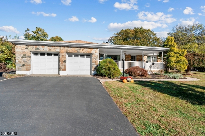 1 Valley View Ter, Washington Boro, NJ 07882