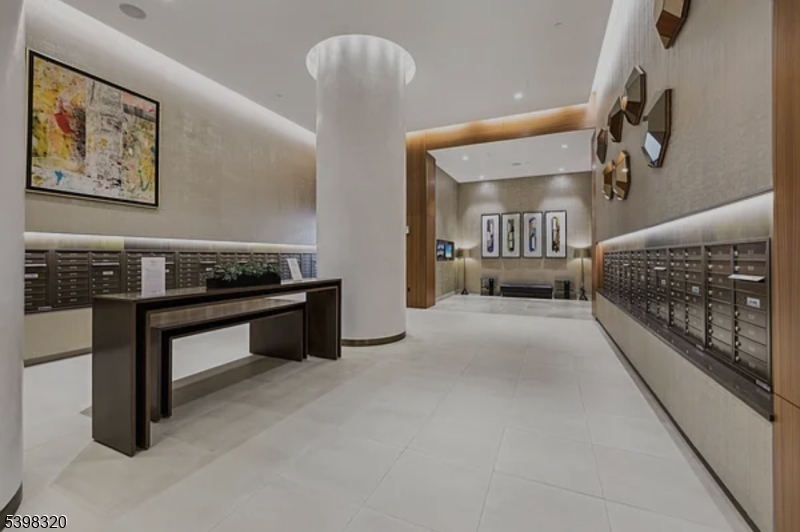 Jersey City, NJ 07302,99 Hudson St