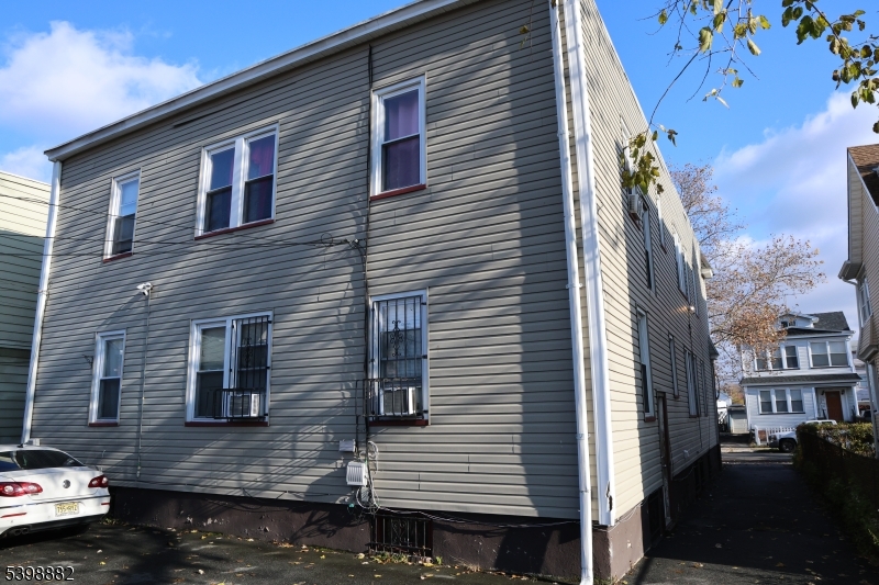 East Orange City, NJ 07018,443 Norwood St