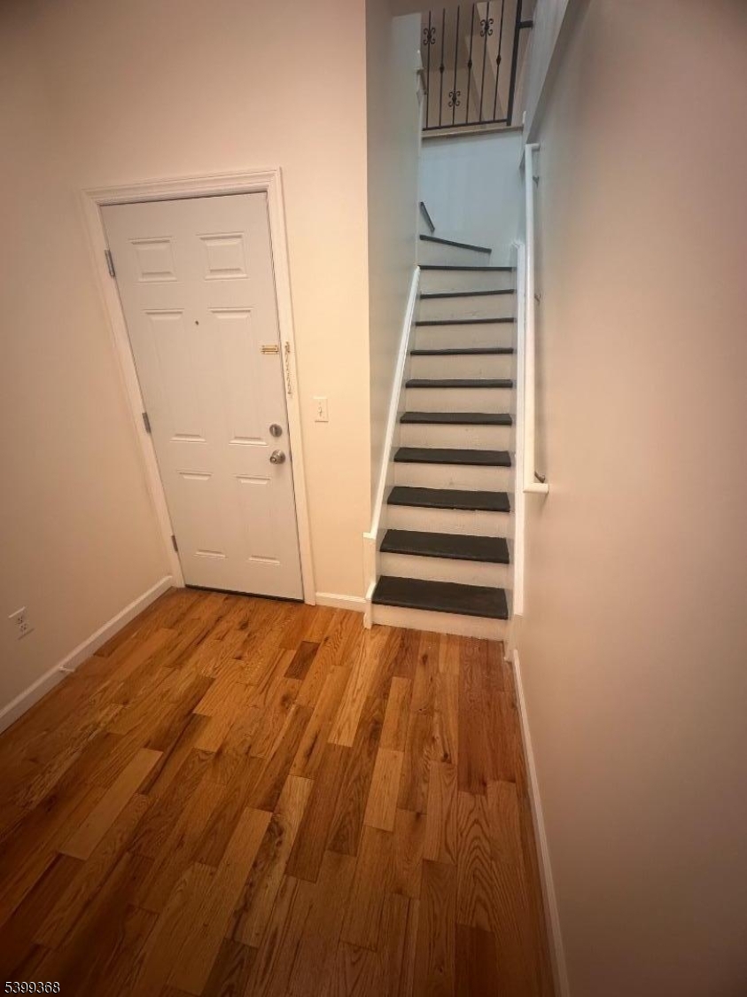 Jersey City, NJ 07304,192 Fairview Ave #3