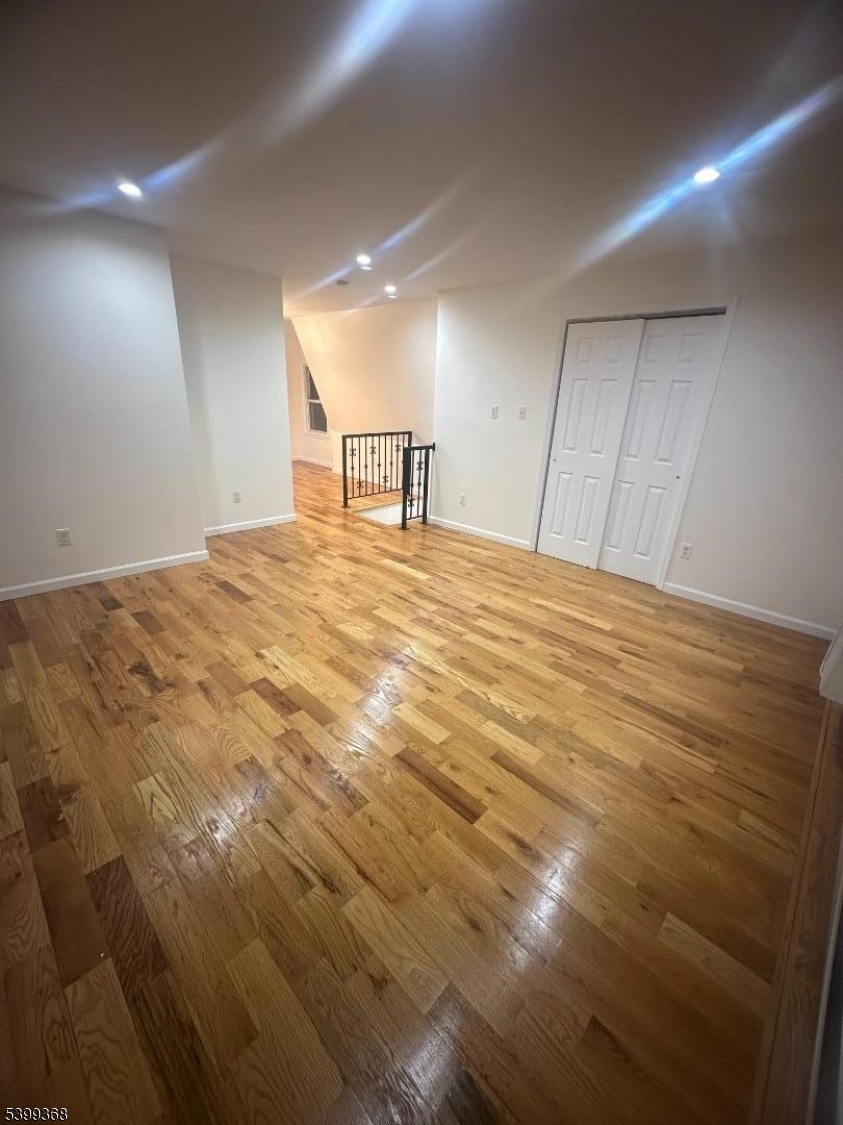 Jersey City, NJ 07304,192 Fairview Ave #3