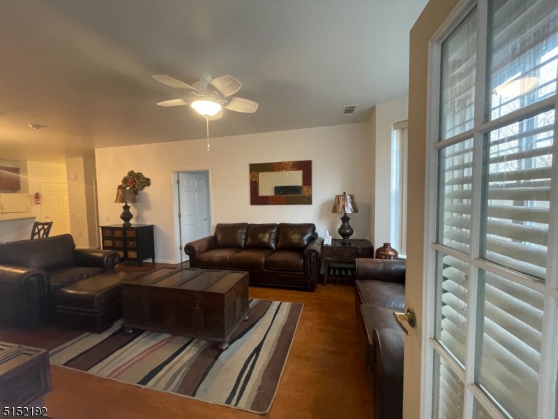 Elmwood Park Boro, NJ 07407,132 Cory Ln #132