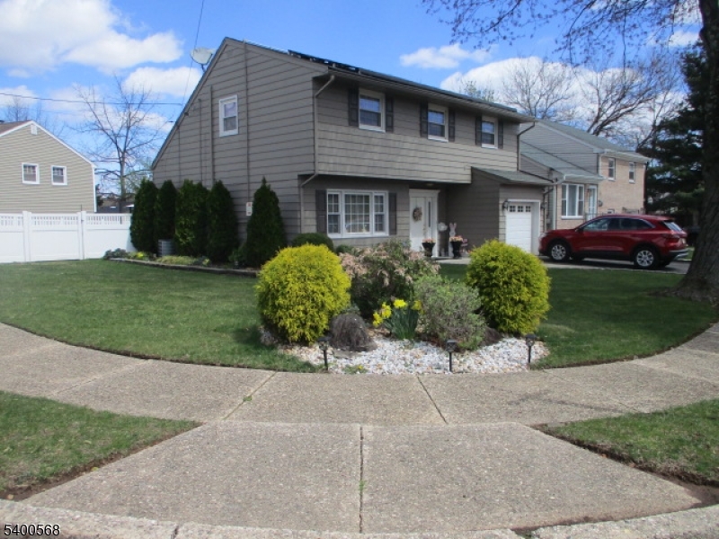 Nutley Twp., NJ 07110,26 Donna Ct