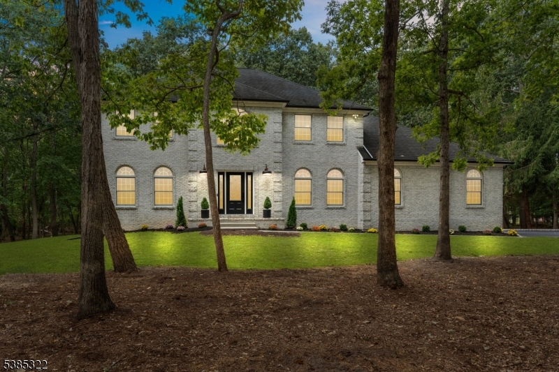 14 Deer Run Dr,  Millstone Twp.,  NJ 08510