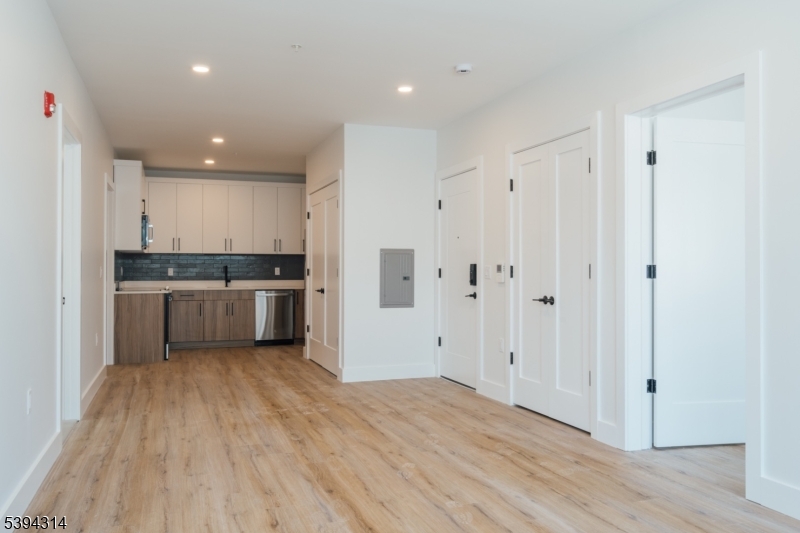 Newark City, NJ 07104,67 Summer Ave #101