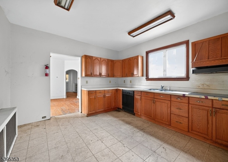 Phillipsburg Town, NJ 08865,271 Warren St