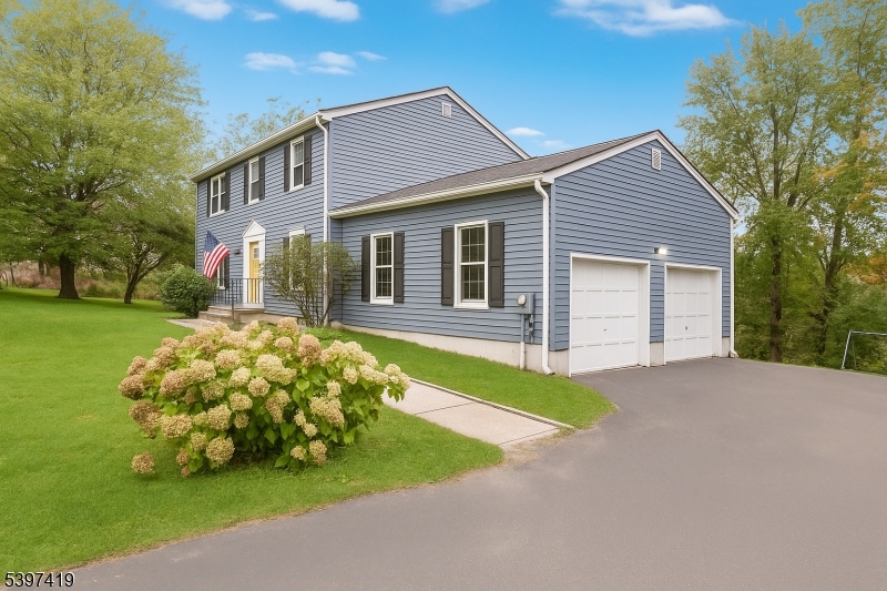 3 Fieldcrest Dr, Independence Twp., NJ 07840