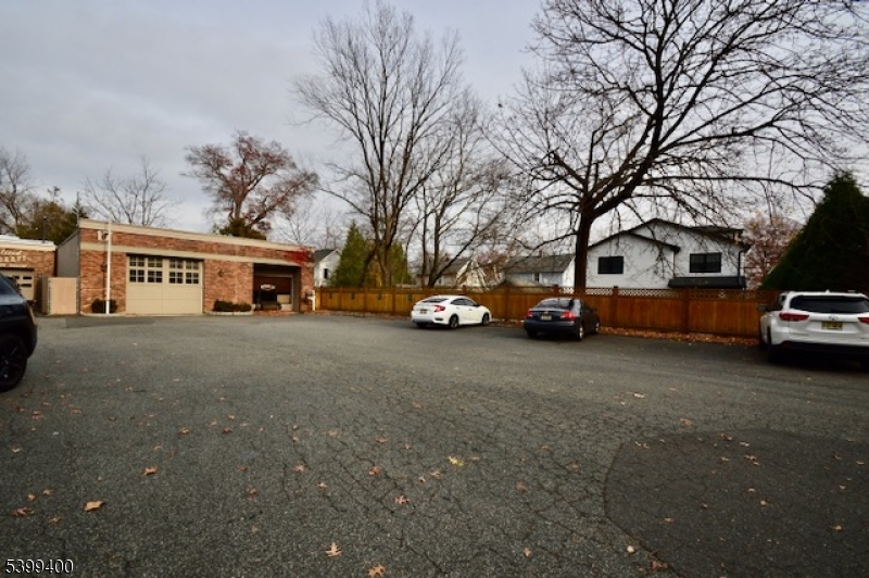 17 Ogden St, Chatham Boro, NJ 07928