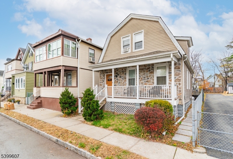 West Orange Twp., NJ 07052,11 Meade St