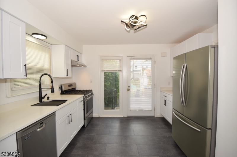 40 Glaser Ave, Raritan Boro, NJ 08869