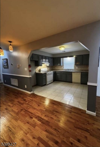 Newark City, NJ 07112,29 Mapes Ave