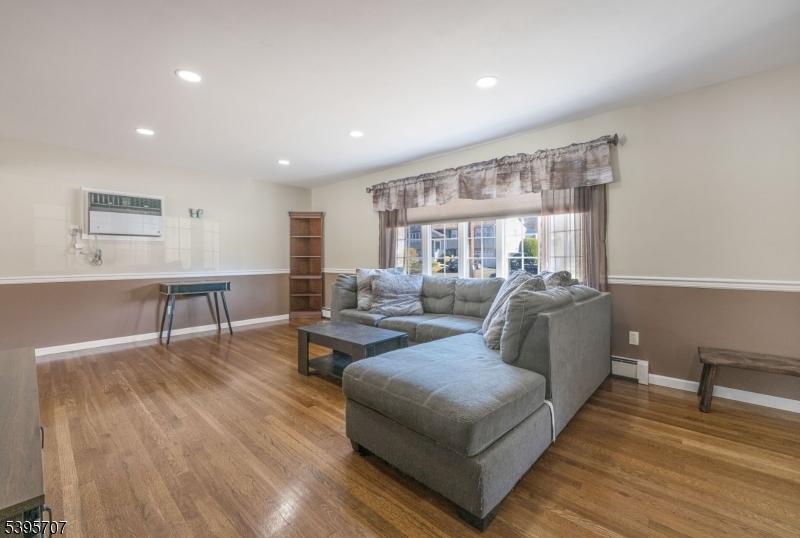 Wanaque Boro, NJ 07465,48 Willow Way