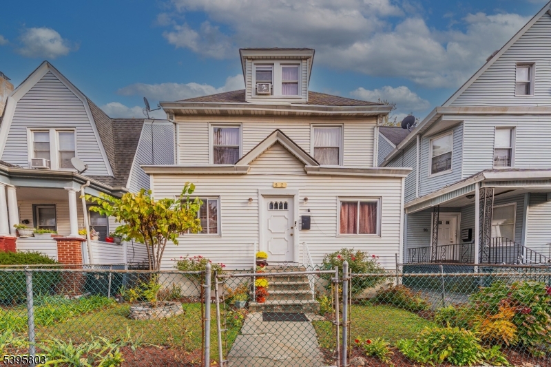 92 N 19Th St, East Orange City, NJ 07017