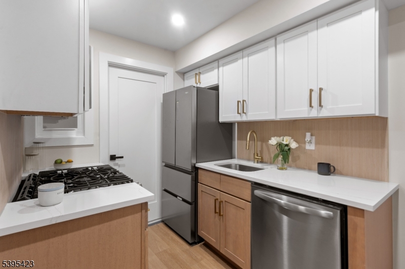 East Orange City, NJ 07017,13 Melmore Gdns