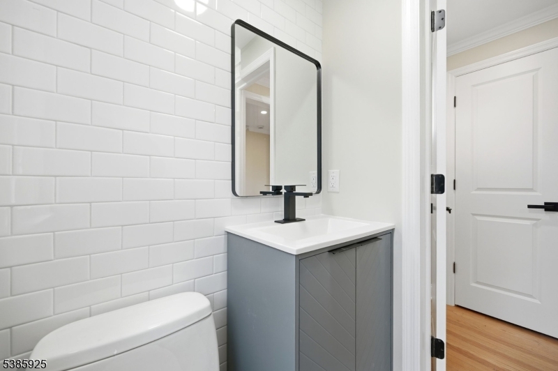 Livingston Twp., NJ 07039,30 W Lawn Rd