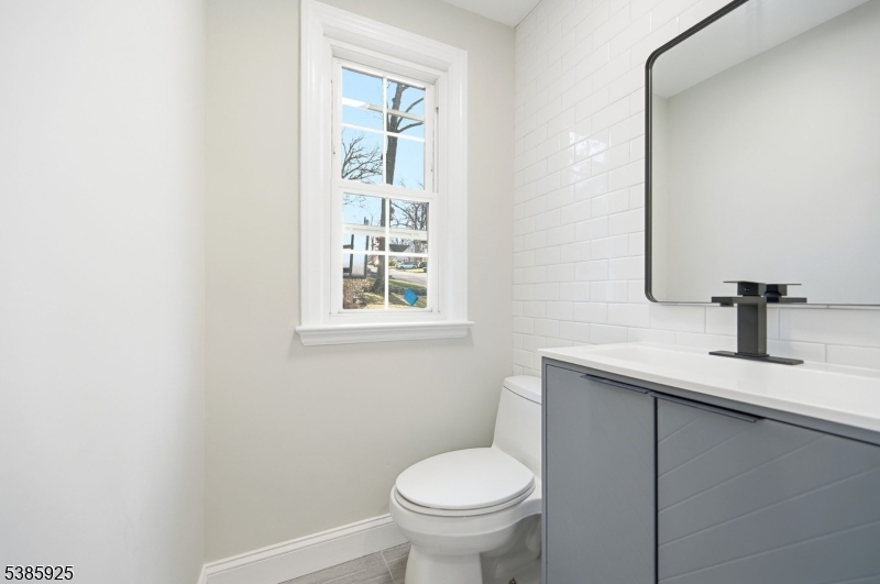 Livingston Twp., NJ 07039,30 W Lawn Rd