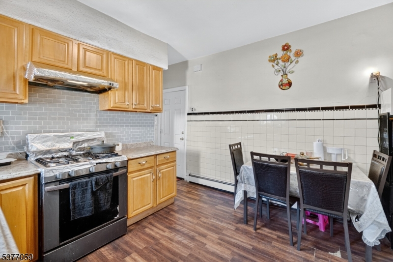 Bayonne City, NJ 07002,98 W 49Th St