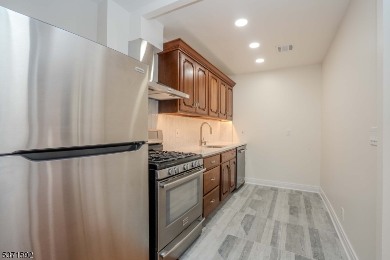 Chatham Boro, NJ 07928,135 Main St #A