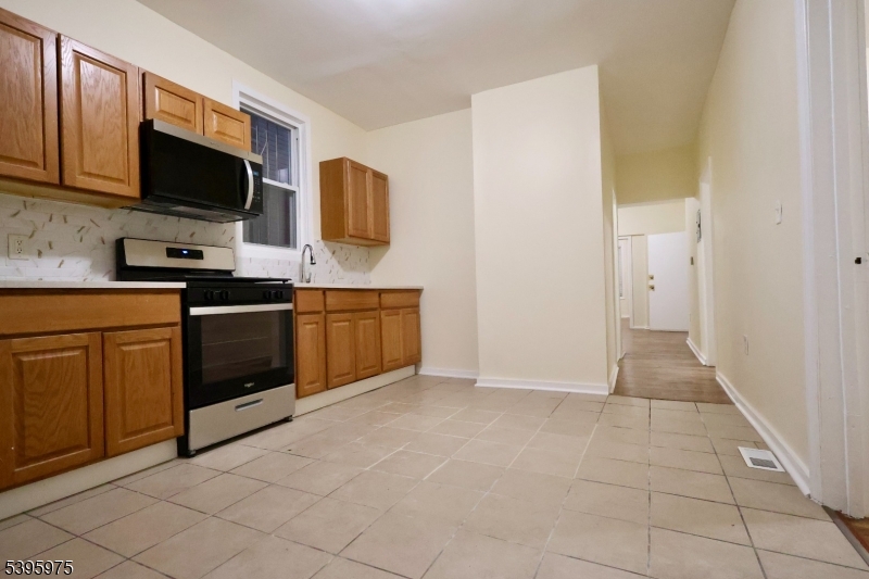 Newark City, NJ 07103,512 S 17Th St