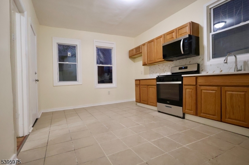 Newark City, NJ 07103,512 S 17Th St