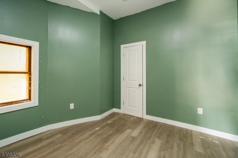 Newark City, NJ 07108,71 W Alpine St