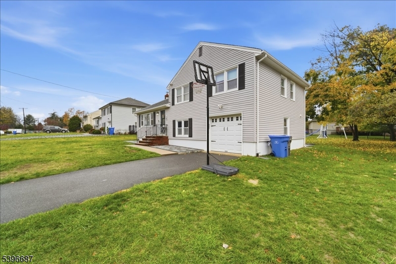 Piscataway Twp., NJ 08854,10 Maplehurst Ln