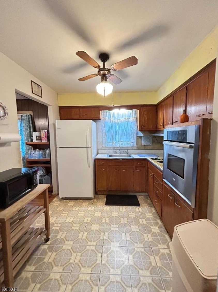 Hopatcong Boro, NJ 07874,86 Unger Ave