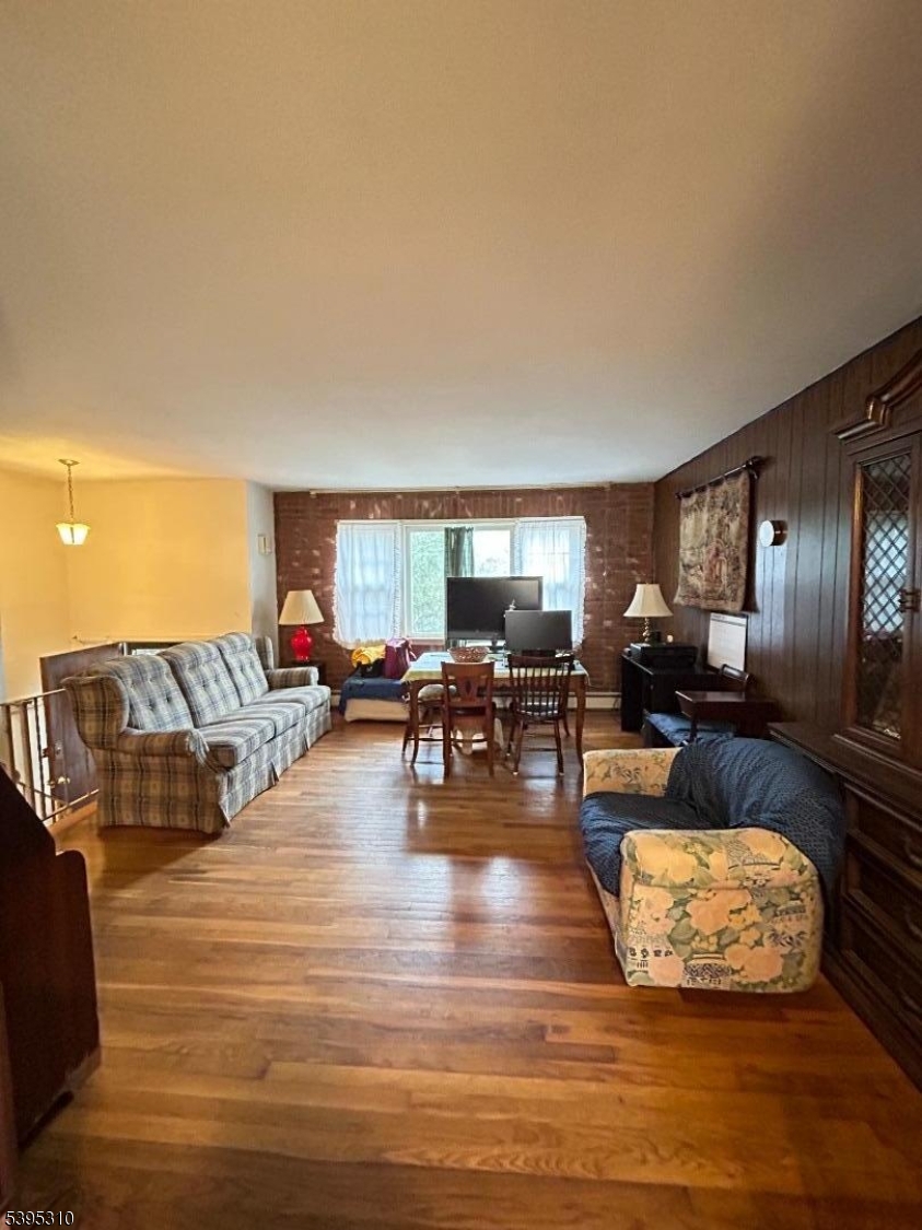 Hopatcong Boro, NJ 07874,86 Unger Ave