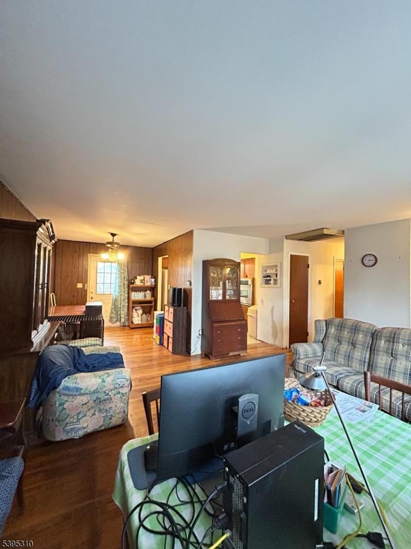 Hopatcong Boro, NJ 07874,86 Unger Ave