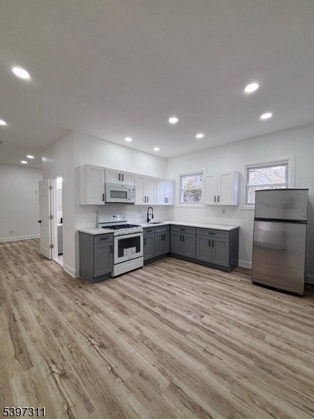 Paterson City, NJ 07524,48 N York St #1R