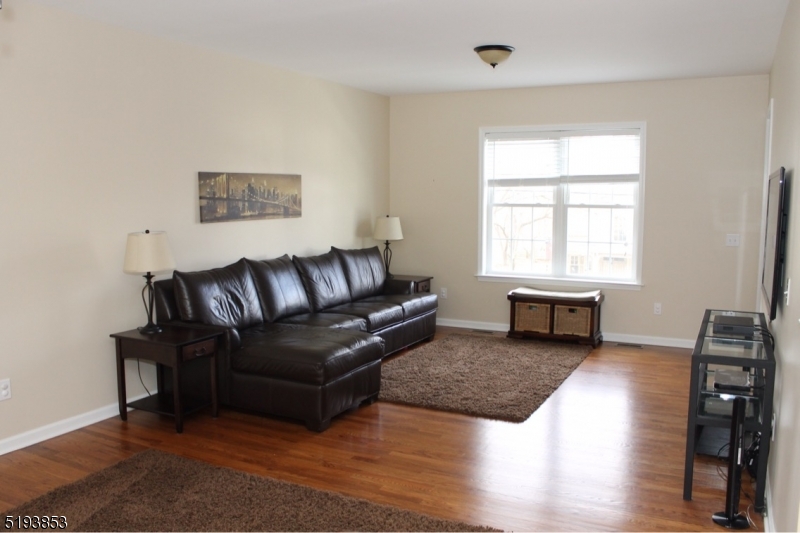 Peapack Gladstone Boro, NJ 07977,58 Main St