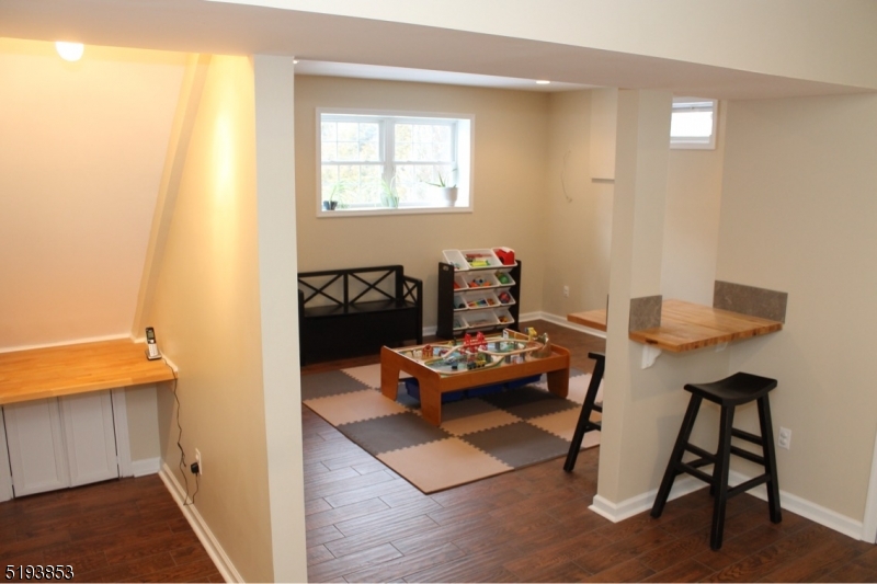 Peapack Gladstone Boro, NJ 07977,58 Main St