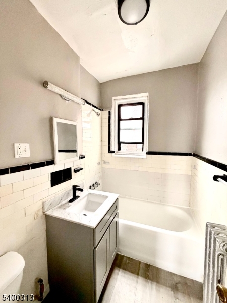 Newark City, NJ 07104,17 Elwood Pl #405